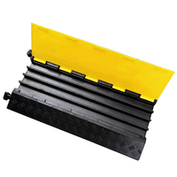 Protecteur de câble à 4 canaux Defender à usage extérieur Rampe de câble de sécurité durable pour chaussée