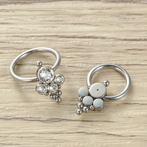 Anillo de Titanio G23 con 4 Circonitas Cúbicas y 6 Puntas, Moderno y Elegante para Compromiso, Boda o Aniversario - Product Image 4