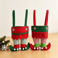 Sacs cadeaux de Noël en forme de jambes d'elfe mignonnes pour contenir des bonbons et de petits cadeaux pour la décoration de l'arbre de Noël et du foyer