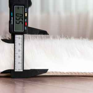 Vente en gros de <span class=keywords><strong>tapis</strong></span> de machine moderne blanc duveteux cheveux longs acrylique laine artificielle tissu daim antidérapant 800 g/m² poids du <span class=keywords><strong>poil</strong></span> 5-7cm - Product Image 4