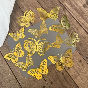ของตกแต่งเค้กอะคริลิคสีทองรูปผีเสื้อ น้ำผึ้งและรสหวาน แบบสองด้าน สำหรับตกแต่งเค้กวันเกิด - Product Image 1
