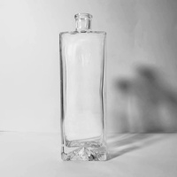 Bouteille de spiritueux en verre haute définition pour distilleries de gin, idéale pour les spiritueux haut de gamme – Vente en gros