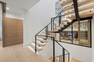 Escalera de Caracol Interior Moderna de Acero y Madera de Alta Calidad con Peldaños de Madera para Uso en Hoteles - Product Image 6