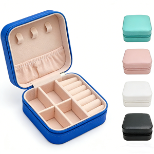 Estuche de Joyería Portátil Mini Cuadrado de Cuero PU con Cierre de Cremallera, Organizador de Aretes Ligero, Caja de Almacenamiento para Viajeras - Product Image 1