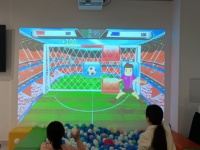 Système de jeu interactif de football 3D d'intérieur le plus vendu pour enfants, projecteur de sol avec logiciel, dispositif de jeu en plastique pour aire de jeux