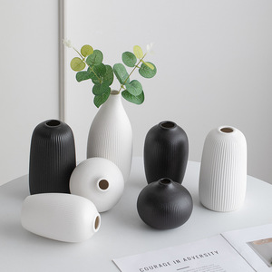 Vase en Céramique au Design Simple et Épuré avec Glaçure Lisse pour Centre de Table, Décoration d'Étagère, Idéal pour Offrir - Product Image 3