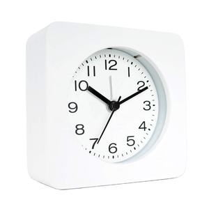 Horloge de bureau carrée blanche minimaliste avec mouvement à quartz, affichage silencieux des aiguilles, en plastique - Product Image 1
