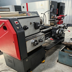 Tour manuel léger CS6140 robuste pour pièces jusqu'à 2000 mm, idéal pour le tournage de moteurs et les projets de bricolage, 380V/220V, haute sécurité, pour écoles professionnelles - Product Image 2