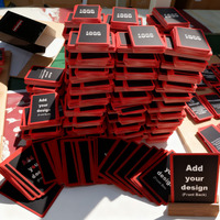 Boîte magnétique rouge de luxe durable en gros pour l'impression de logo doré, jeu de cartes de jeu