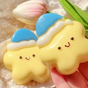 ของเล่นบีบคลายเครียดรูปดาวสีเหลืองน่ารัก ขนาด 9 ซม. ทำจาก TPR พร้อมหมวก  สำหรับเด็กชายและเด็กหญิง  โลโก้สั่งทำได้ - Product Image 2
