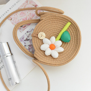 Sacs tissés tendance pour femmes, nouveaux styles de niche pour l'été, sac à bandoulière élégant et stylé, sac bandoulière simple, petit sac chic - Product Image 3