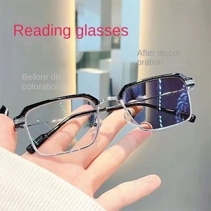 <span class=keywords><strong>Gafas</strong></span> de lectura fotocromáticas con <span class=keywords><strong>montura</strong></span> cuadrada antiluz azul para hombre con logotipo personalizado 2025, <span class=keywords><strong>gafas</strong></span> de fototropía de decoloración sólida a la moda - Product Image 3