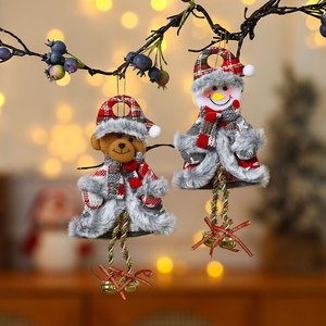 4 décorations de Noël en peluche faites à la main : Père Noël, renne, bonhomme de neige, ours, clochettes |   Décoration d'arbre de Noël haut de gamme en fausse fourrure écossaise imperméable pour la maison - Product Image 3