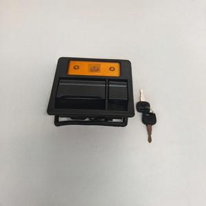 กุญแจล็อคประตูห้องโดยสาร 181 พร้อมไฟ 55v01-08310 ราคาโรงงาน อะไหล่ตัวถังรถบัส - Product Image 2