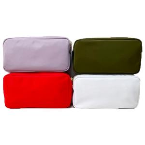 Bolsa de Maquillaje de Nailon Color Caramelo, Personalizable, Bolsa de Cosméticos de Lujo con Parches de Letras de Felpa - Product Image 4