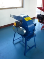 CF198 CF198A CF198B 7,5 CV Entraîné par un moteur à essence essence électrique 4 kW 8 CV diesel Broyeur de coques de noix de coco Broyeur de maïs à marteaux