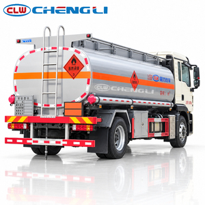 Camion-citerne HOWO 18 tonnes, 15 m³ de capacité, camion de ravitaillement mobile avec distributeur pour le transport de diesel et d'essence - Product Image 3