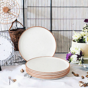 Assiette ronde en céramique mouchetée avec bord brun, idéale pour les dîners à la maison et la décoration de table - Product Image 2
