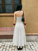 Robe longue d'été fluide plissée taille haute vintage à pois sans col ni bretelles pour femme 2026
