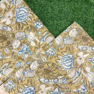 Tela de Voile de Algodón con Estampado Floral de 44 Pulgadas |   Textil de Algodón Indio Teñido a Mano |   Tela Ligera y Suave para Vestidos - Product Image 3