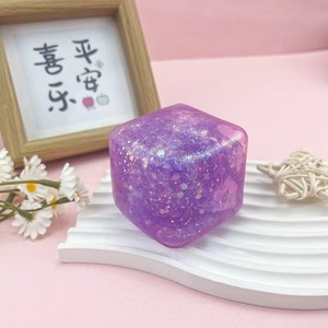 Jouet en gros amusant et mignon en forme de cube de maltose glacée, à motif fluide, musical, à rebond lent, pour pétrissage, anti-stress, sûr pour les enfants - Product Image 1