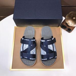 Chaussures décontractées de créateur en promotion, sandales de luxe, pantoufles, sandales décontractées pour couple, pantoufles de créateur pour femmes et hommes, chaussures plates d'extérieur - Product Image 1