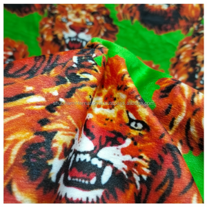 Último Modelo de Vestido Tradicional Nigeriano Isiago para Mujer, Fondo Blanco, Estampado Multicolor de León, Tela de Satén de Seda/Algodón, Bodas - Product Image 1