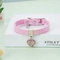 Collier pour chien et chat en cuir PU en forme de cœur, réglable et à dégagement rapide, pour petits animaux, fabrication sur mesure, faible MOQ