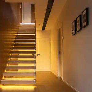 Schicke design freitragende schwimmende treppen mit unsichtbarem kohlenstoffstahl-stringer massivholz-marmorstufen mit glasgeländer