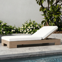 Chaise longue de piscine moderne et durable en rotin tressé avec structure en teck massif