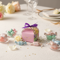 Boîte à dragées pliable personnalisée en carton 'Sweet Love Wedding' avec découpe laser motif floral, impression quadricolore et finition satinée