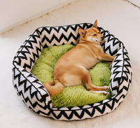 Lit pour chat et chien de mode en gros, motif diamant, design orthopédique écologique, housse amovible, forme hexagonale, toutes saisons