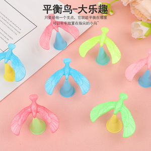 Mini jouet en plastique à gravité équilibrée en forme d'aigle pour enfants et jeunes, cadeau, vente en gros, jouet capsule - Product Image 2