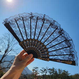 Ventilatore estivo portatile pieghevole in pizzo indossabile per le foto di Club da ballo e cortile-Seowon Design - Product Image 1