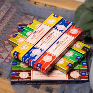 Varillas <span class=keywords><strong>de</strong></span> <span class=keywords><strong>Incienso</strong></span> India Sai Baba SATYA Truth con Base <span class=keywords><strong>de</strong></span> Bambú, Nagchampa Natural Hecho a Mano, Aromaterapia Purificadora <span class=keywords><strong>de</strong></span> Espacios, en Caja - Product Image 4