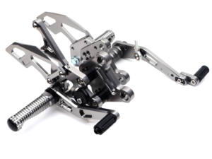 Reposapiés Traseros de Aleación de Aluminio CNC de Alta Calidad para Motocicleta TRIUMPH <span class=keywords><strong>675</strong></span> <span class=keywords><strong>Daytona</strong></span> Street <span class=keywords><strong>Triple</strong></span> R 2013 2017 2014 - Product Image 6