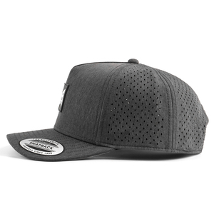 Gorra de Béisbol de 5 Paneles de Alta Calidad Personalizada con Cuerda y Logo de Goma PVC, Sombrero Impermeable Perforado con Agujeros Cortados a Láser, Gorra de Golf de Alto Rendimiento Estilo Dad Hat - Product Image 3
