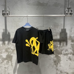 Completo due pezzi Syna World Foam Graffiti Print da uomo, streetwear hip-hop estivo, t-shirt e pantaloncini sportivi, disponibile in più colori. - Product Image 5