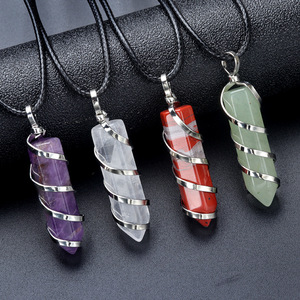 Collar con Colgante de Cristal Natural Pulido, Piedra Semipreciosa de Feng Shui, Espiral Hexagonal Envuelta en Alambre, Columna de Punta Única - Product Image 1