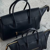 Bolso de Mano Personalizado de Alta Gama con Logotipo Metálico, Cierre de Cremallera, Compartimento Interior Rígido y Duradero, Fabricante OEM