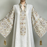 Robe Modeste Musulmane OEM de Luxe Faite à la Main Blanc Beige avec Pompon Doré et Dentelle Élégante Grande Taille pour l'Aïd