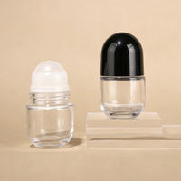 Flacon roll-on en verre de 50 ml en forme de capsule pour déodorant, huile corporelle, emballage cosmétique, avec capuchon dôme noir et blanc