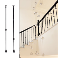 Rampe d'escalier moderne minimaliste en métal noir mat, facile à installer comme balustre pour escaliers intérieurs de villa