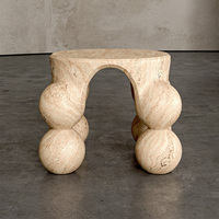 Table d'appoint unique en marbre à double pied sphérique, table d'appoint en pierre artisanale haut de gamme pour projets hôteliers et résidentiels