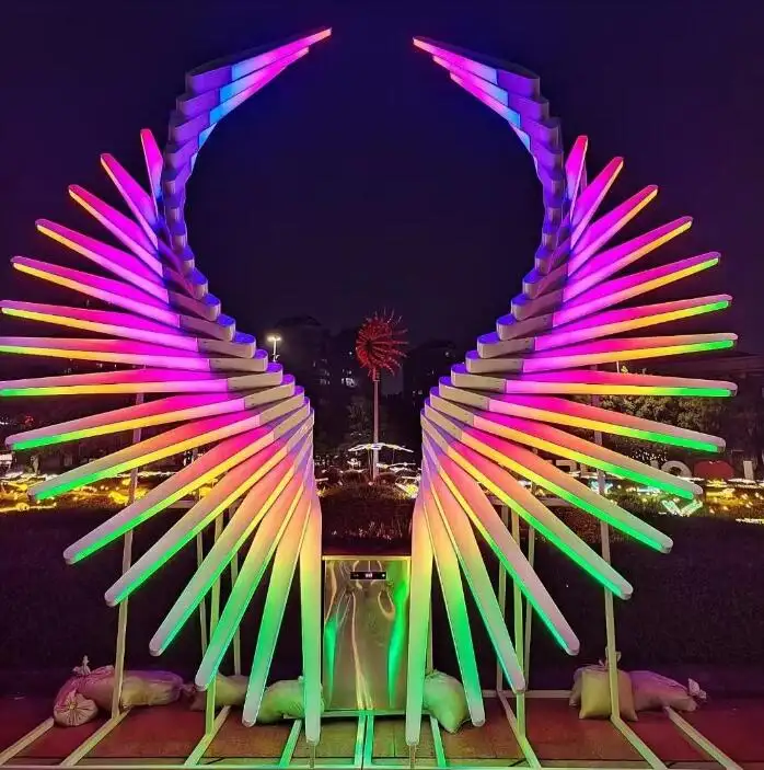 Ailes d'ange corps humain détection voyage culturel éclairage ailes interactives croquis lumineux éclairage de célébrité Internet