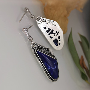 Orecchini Pendenti a Triangolo con Design a Ramo d'Albero e Pietra Blu, Accessori Moda Vintage per Donne - Product Image 4