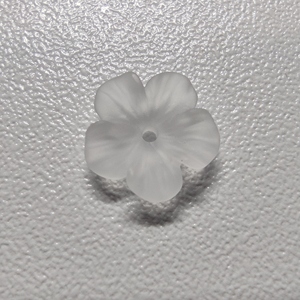 F19 8mm Magnifique Pierre précieuse en vrac de quartz naturel blanc givré sculpté en forme de fleur, disponible en plusieurs tailles - Product Image 2