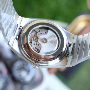 Montre automatique PRX T137 style rétro 40 mm avec bracelet en acier intégré, cadran bleu quadrillé, bracelet à libération rapide et verre saphir - Product Image 6