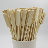 Brochettes jetables 100 % alimentaires en bambou longues pour barbecue extérieur, grillades au charbon, fêtes, événements de restauration et grillades.