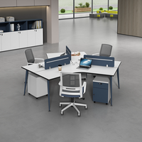 Ensemble de bureau moderne modulaire commercial avec table d'ordinateur et chaises, poste de travail pour 4 personnes, cloison de séparation, table pour le personnel
